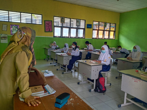 BELAJAR DI SEKOLAH: Satuan pendidikan akan tetap melakukan proses pembelajaran pada awal Ramadan tahun ini. Tampak pelaksanaan PTMT di sekolah beberapa waktu lalu sebelum dihentikan karena Covid-19.
