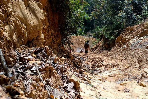 FUNGSIONAL: Jalan perbatasan jalur Malinau-Krayan yang saat ini masih terus digenjot pengerjaannya. 