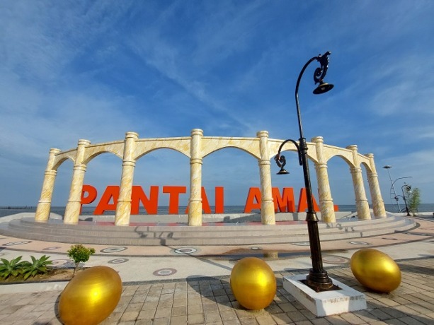 PAKAI TARIF LAMA: Pantai Amal dengan wajah barunya belum dapat menerapkan retribusi yang baru, mengingat belum disetujui Mendagri. FOTO: IFRANSYAH/RADAR TARAKAN