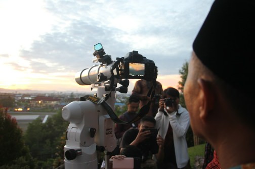 PENENTUAN 1 RAMADAN: Pemantaun hilal yang dilakukan dari Gunung KNPI Tanjung Selor tahun lalu. (Radar Kaltara)