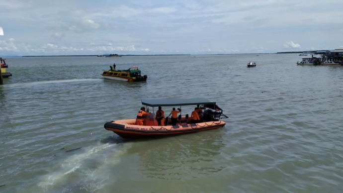 BELUM DITEMUKAN: Pencarian dua korban kecelakaan speedboat hingga sore ini (17/5) belum menemukan hasil. (Foto: Ifransyah/Radar Tarakan)