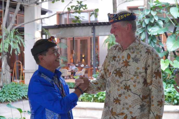 PENJAJAKAN: Gubernur Kaltara, Drs H Zainal A Paliwang SH, M.Hum bertemu dengan PT JCM di Hotel Dharmawangsa Jakarta, Selasa (21/6) petang.(Foto:DKISP Kaltara)