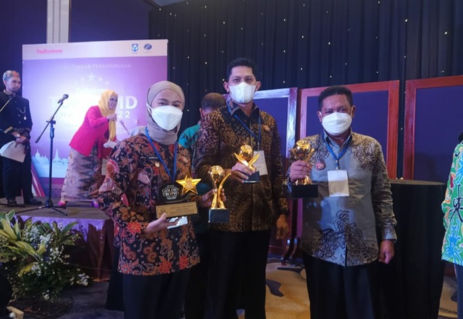 AWARD BUMN BINTANG 5: Perumda Tirta Taka Nunukan menerima penghargaan BUMD AWARD Bintang, ka-rena Perumda Tirta Taka Nunukan, dianggap memiliki kontribusi dalam pengembangan BUMD.