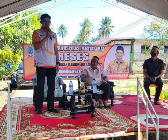 AGENDA RUTIN: Wakil Ketua DPRD Kaltara, Andi M Akbar saat melakukan reses di Nunukan beberapa waktu lalu.(IST)