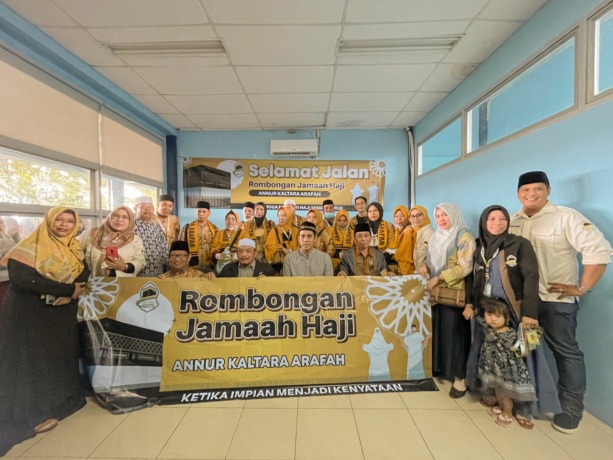 BERANGKAT HAJI: Di saat banyak travel lain gagal memberangkatkan calon jemaah haji, Annur Kaltara Arafah berhasil memberangkatkan jemaah haji Furoda.(IST)