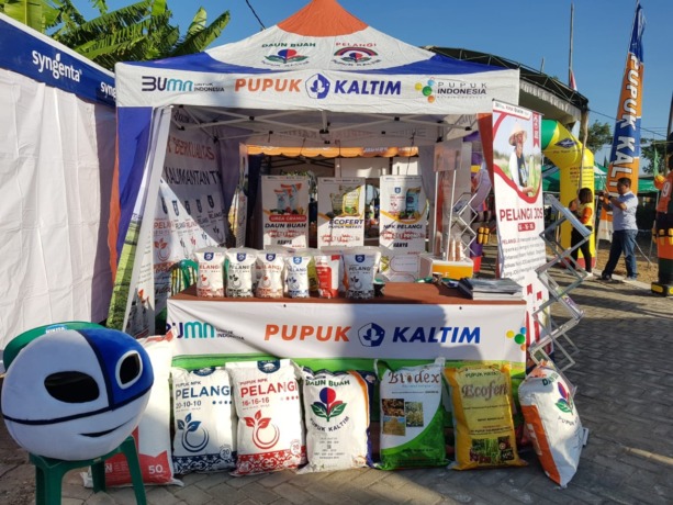 PAMERAN: PT Pupuk Kalimantan Timur (PKT) meriahkan pameran produk unggulan di bidang pertanian, sebagai langkah aktif perusahaan mengedukasi petani agar mampu meningkatkan produktivitas hasil pertanian.(IST)