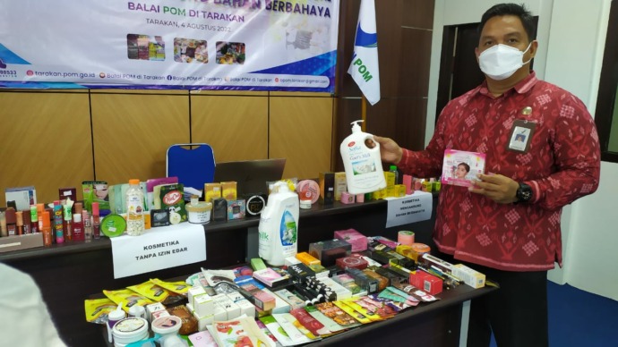 DISITA: Ratusan kosmetik ilegal yang diamankan BPOM Tarakan dari hasil razia yang dilakukan selama dua pekan di dua kabupaten/kota. (Ifransyah/Radar Tarakan)