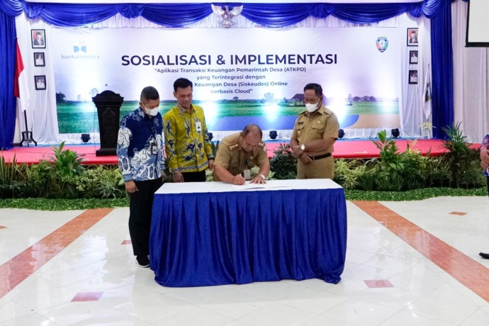 MOU: Penandatanganan kerja sama dan implementasi ATKP Bankaltimtara dengan Pemkab Malinau, kemarin. (HADI ARIS ISKANDAR/RADAR TARAKAN)