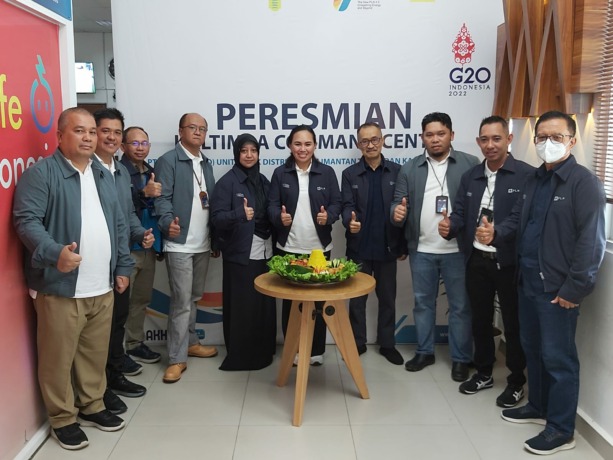 TINGKATKAN PELAYANAN: General Manager PT PLN UID Kaltimra Joice Lanny Wantania meluncurkan mobil pekerjaan dalam keadaan bertegangan (PDKB) sentuh langsung dan Command Center Kaltimra di Balikpapan.