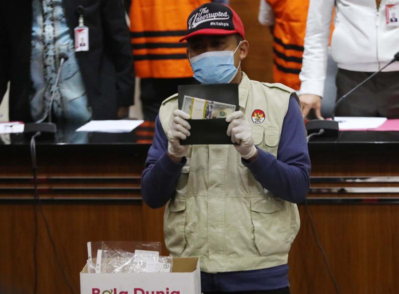 BEBER BARBUK: Sejumlah barang bukti yang diamankan KPK di Jatim, Desember 2022 lalu. FOTO: JAWA POS