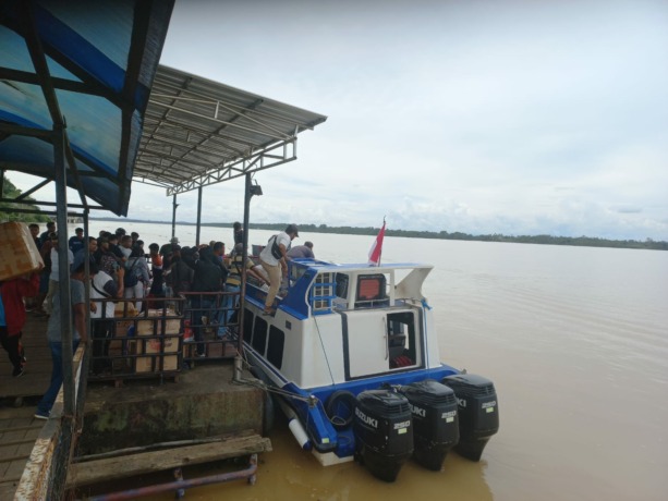 DIPINDAHKAN: Dijadwalkan bulan ini speedboat reguler akan berlabuh di Pelabuhan Keramat, Limbu Sedulun, Sesayap. Tampak aktivitas speedboat reguler di Pelabuhan Tideng Pale. SOPIAN/RADAR TARAKAN
