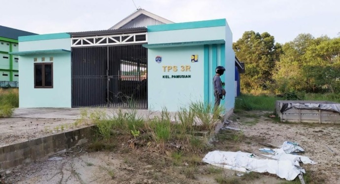 ATASI PERSOALAN SAMPAH : Pemkot Tarakan membangun tempat pengolahan sampah reduce, reuse, reycyle (TPS3R) di setiap kelurahan  guna mengatasi persoalan sampah di Kota Tarakan. FOTO : IFRANSYAH