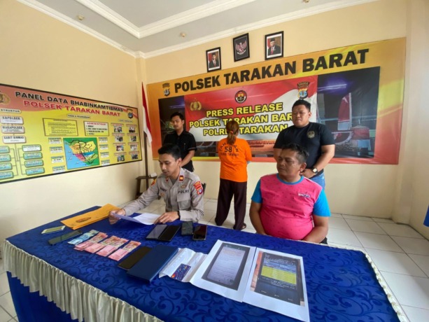 DIBEKUK: Pelaku bersama barang bukti yang berhasil dibekuk oleh pihak kepolisian. FOTO: ELIAZAR/RADAR TARAKAN