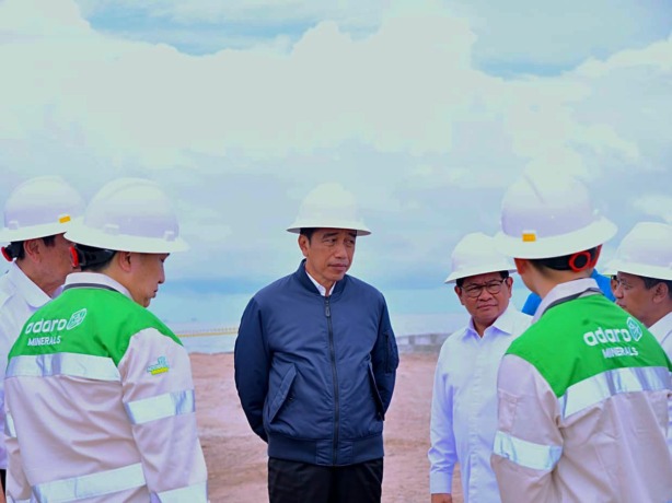 KAWASAN INDUSTRI: Tampak Presiden saat melakukan peninjauan progres pembangunan KIHI Tanah Kuning-Mangkupadi, Bulungan pekan lalu. PIJAI PASARIJA/RADAR KALTARA