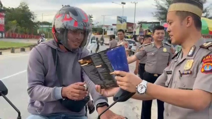 REKRUTMEN: Paur Subbagdiapers Bagdalpers Biro SDM, Iptu Agung Wahyudi gencar mensosialisasikan penerimaan anggota Polri tahun 2023.