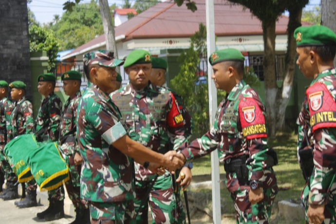 KUNKER: Pangdam VI/Mulawarman, Mayjen TNI Tri Budi Utomo saat kunker ke Satgas Pamtas Yonif 621/Manuntung. FOTO: DOK SATGAS PAMTAS