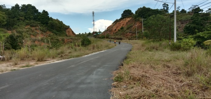 MINIM PJU: Kondisi Jalan Tanjung Pasir RT 11 Kelurahan Mamburungan Timur, Tarakan Timur. FOTO: AGUS DIAN ZAKARIA/RADAR TARAKAN
