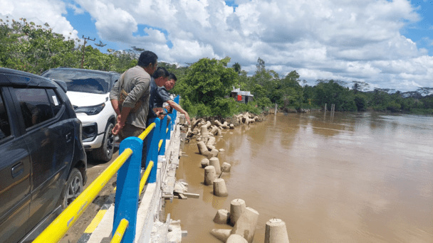 PIJAI PASARIJA/RADAR KALTARA  BELUM SELESAI: Tim Pansus LKPJ Tahun Anggaran 2022 DPRD Bulungan melakukan sidak ke sejumlah proyek pembangunan fisik.