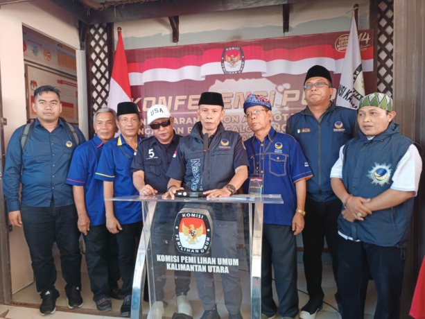 PEMILU: Ketua DPW NasDem Kaltara, Supaad Hadianto saat konferensi pers di Tanjung Selor, Jumat (12/5). FOTO: IWAN K/RADAR TARAKAN