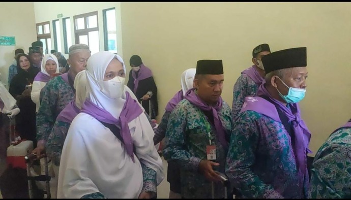 Januriansyah/Radar Tarakan DILEPAS : Suasana pelepasan 150 CJH Tarakan, Senin (29/5)
