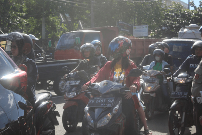 AGUS DIAN ZAKARIA/RADAR TARAKAN  MACET: Salah satu titik jalan yang mengalami kemacetan di jam tertentu akibat meningkatnya jumlah kendaraan setiap tahun.