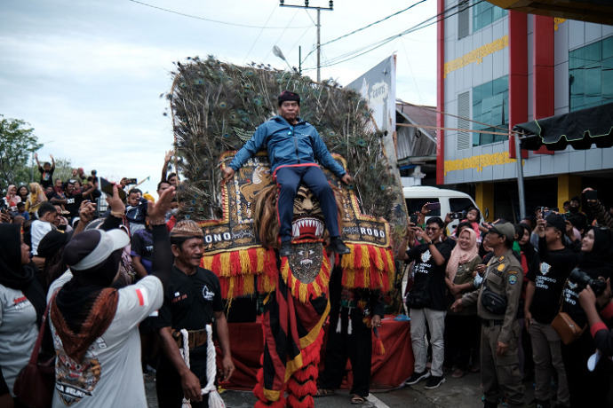 dkisp  KARNAVAL BUDAYA: Gubernur Kaltara, Drs H Zainal A Paliwang SH, M.Hum menghadiri Karnaval Budaya 2023 di Tebu Kayan, Ahad (19/11) pagi.