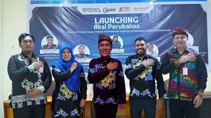 ISTIMEWA FOTO BERSAMA: Dari Kanan: Yusva Kusuma Jaya, ST,MT; Didaku Pito, S.Si; Ramli Paris, S.Sos; Rita, S.E.M.Ap; dan Surianto, S.E.