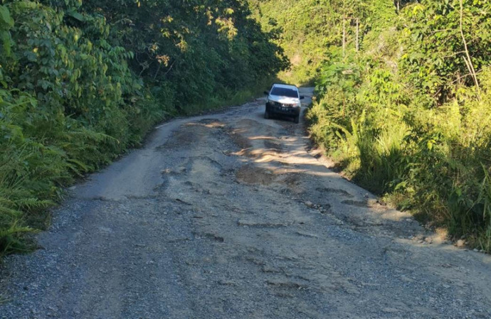 BELUM TUNTAS: Perbaikan infrastruktur jalan di Kaltara belum menyeluruh.