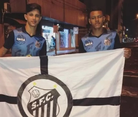 Instagram brunomoreira99  DEGRADASI : Foto masa muda Bruno Moreira ketika masih berseragam Santos FC, klub legendaris asal Brazil yang terdegradasi setelah 111 tahun.