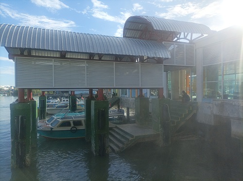 AGUS DIAN ZAKARIA/RADAR TARAKAN MASIH SEPI:  Belum ada peningkatan penumpang speedboat secara signifikan di Pelabuhan Tengkayu I Tarakan jelang Nataru yang tinggal sepekan lagi.