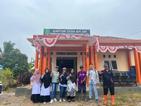 ISTIMEWA  SIAPKAN AGROWISATA : PLN UP3 Balikpapan Bersama PLN UP2D Kaltimra saat berada lokasi Program TJSL pengembangan agrowista yang terletak di Desa Api-Api Kecamatan Waru Kabupaten Penajam Paser Utara.