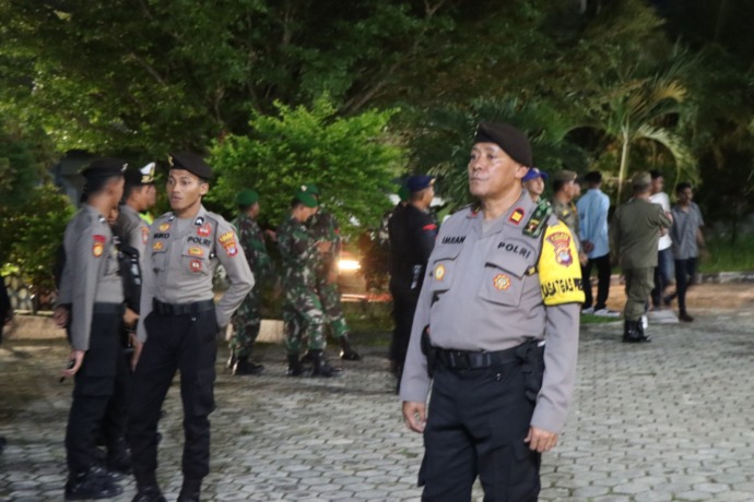 AGUS DIAN ZAKARIA/RADAR TARAKAN PENGAMANAN: Tim gabungan melakukan patroli untuk memastikan pelaksanaan perayaan Natal di Tarakan aman.