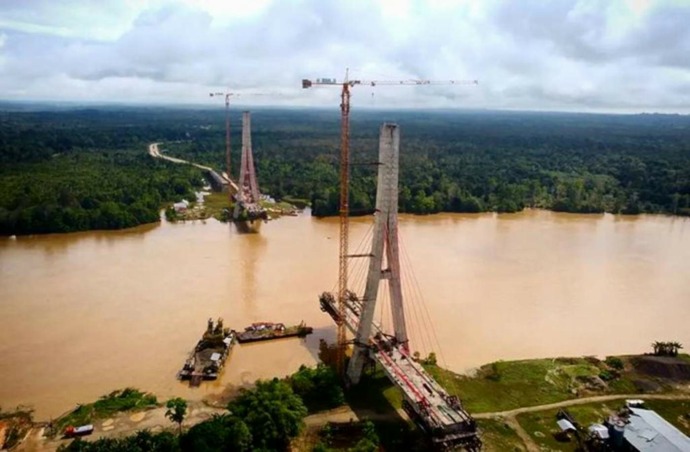 KP  DIBANGUN BARU: Lokasi proyek jembatan baru pengganti Aji Tulur Jejangkat di Kelurahan Melak Ilir, Kecamatan Melak, Kubar.
