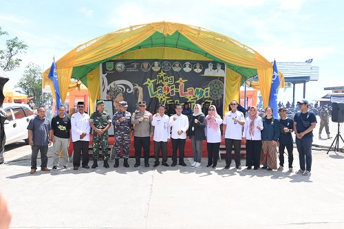 KP ANTUSIAS: Aruna mengadakan pameran kuliner, pentas seni, membakar ikan, dan lomba memancing di Kampung Tanjung Batu, Berau.