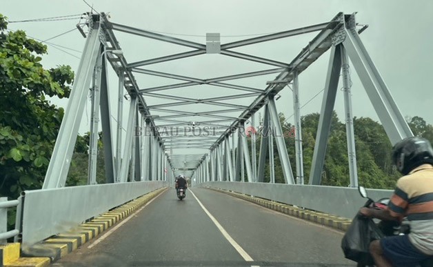 KAMERA PENGAWAS: Demi keamanan mobilitas kendaraan dan komponen jembatan, DPUPR Kaltim telah memasang kamera pengawas di Jembatan Sambaliung.