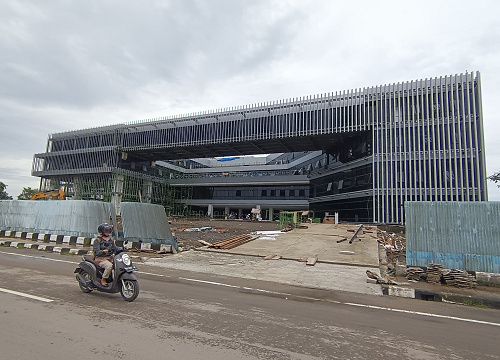 IWAN K/RADAR KALTARA  INFRASTRUKTUR: Sekretariat kantor Gubernur Kaltara yang sedang dalam proses persiapan untuk digunakan.