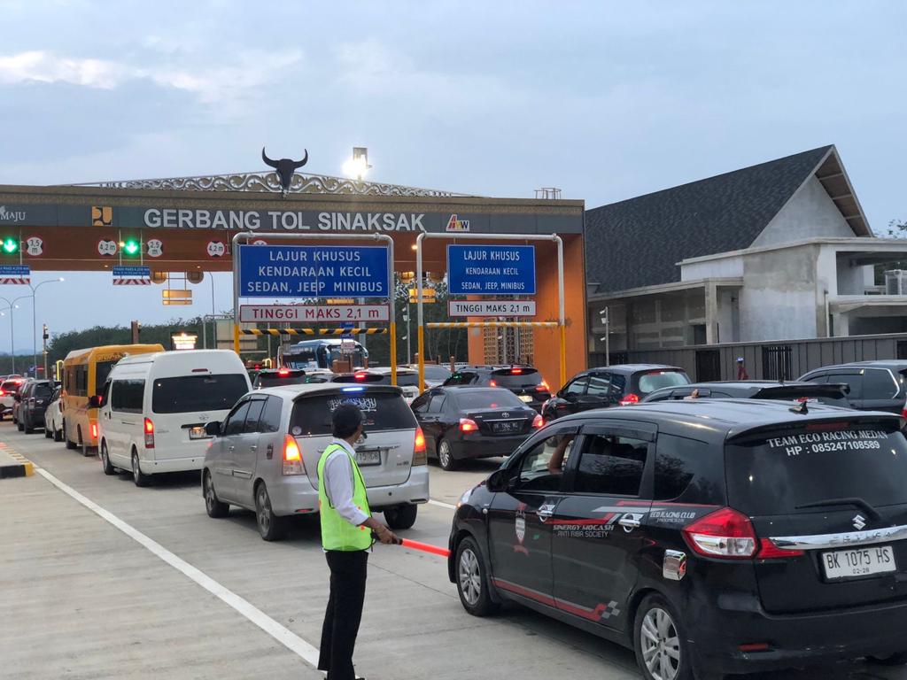 Setelah 20 hari difungsionalkan guna mendukung arus mudik dan arus balik Nataru 2023/2024, Tol Tebing Tinggi - Sinaksak ditutup kembali tanggal 10 Januari 2024 Pukul 13.00 WIB.