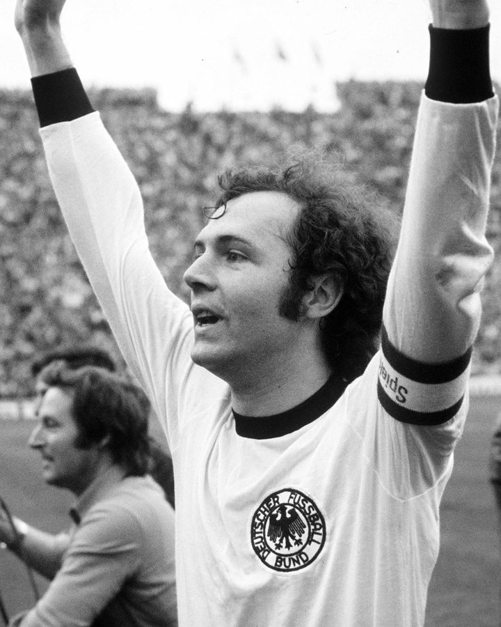 Legenda sepakbola Jerman, Franz Beckenbauer, meninggal dunia. Der Kaiser (Sang Kaisar) wafat di usia 78 tahun.
