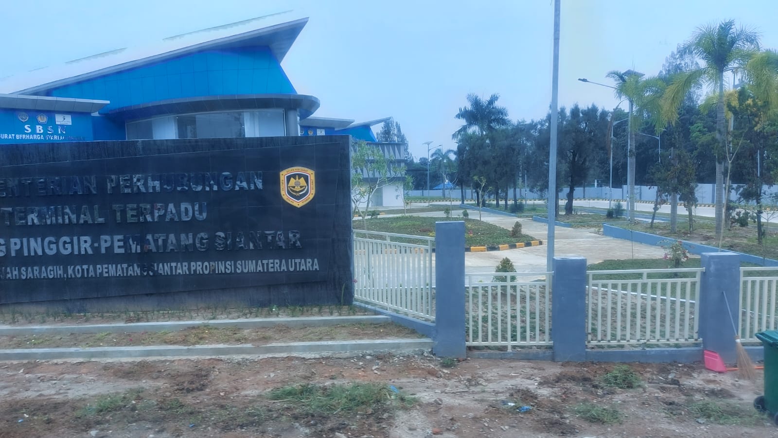 Terminal Tipe A Tanjung Pinggir. Terminal ini tetap sepi sejak dibangun belasan tahun lalu.