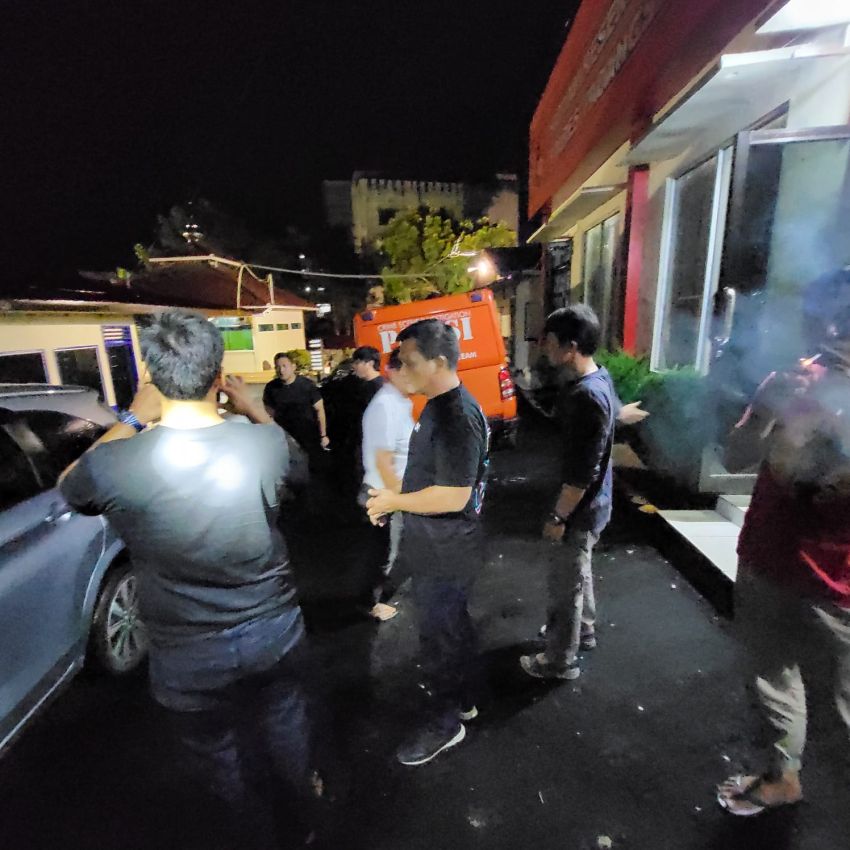 Suasana penangkapan komisioner KPU Kota Padang Sidimpuan oleh pihak Polda Sumut, Sabtu 27 Januari 2024.