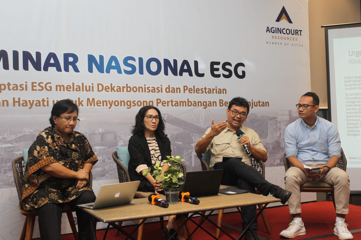 Para narasumber dalam seminar nasional ESG Agincourt Resources, Jumat (26/1/2024) di Jakarta. (Ist)
