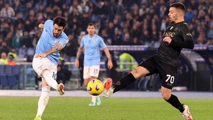 Duel Lazio vs Napoli dalam lanjutan Serie A digelar di Stadion Olimpico, Senin (29/1/2024) dini hari WIB. Tidak ada gol yang tercipta di babak pertama.