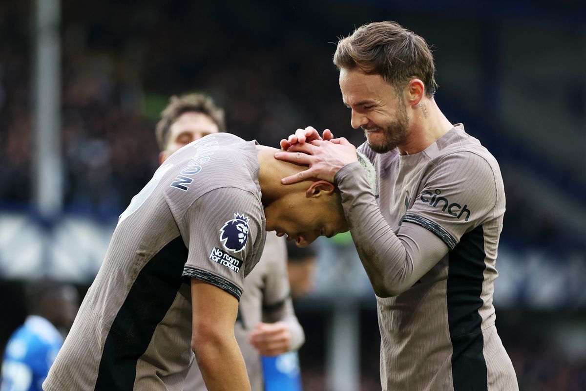 Pemain Tottenham merayakan gol ke gawang Everton.