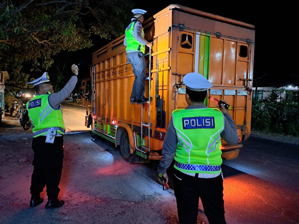 Razia dan pemeriksaan kendaraan bermotor oleh Satlantas Polres Simalungun. (foto: Polres Simalungun)