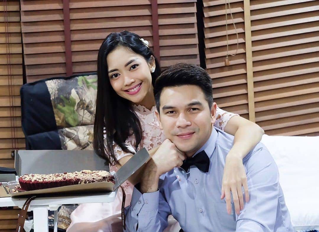 Jonathan Frizzy dan Ririn Dwi Ariyanti