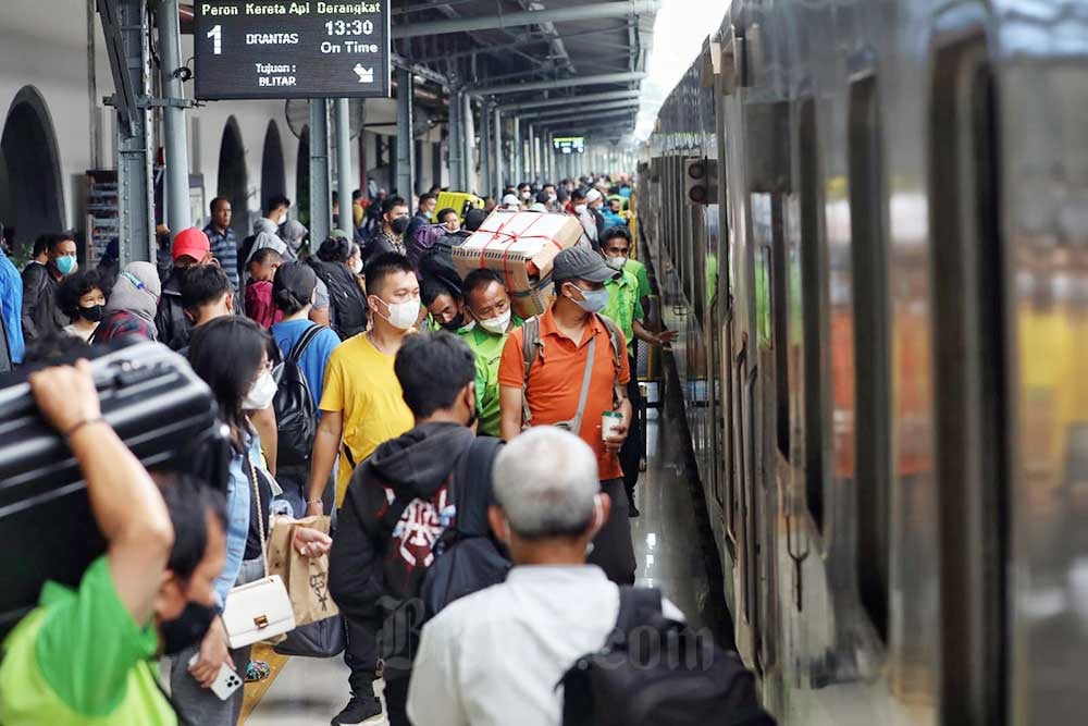 Mudik Nataru via kereta api, beberapa waktu lalu.