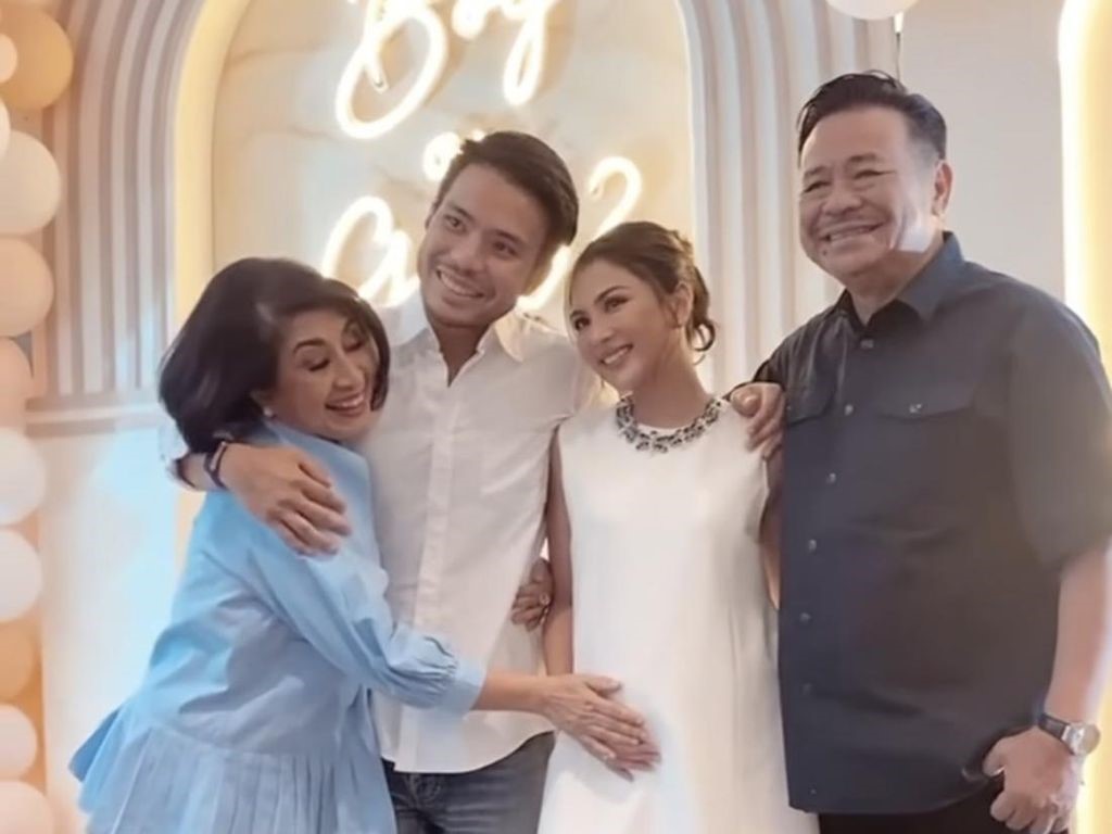Jessica Mila dan keluarga.