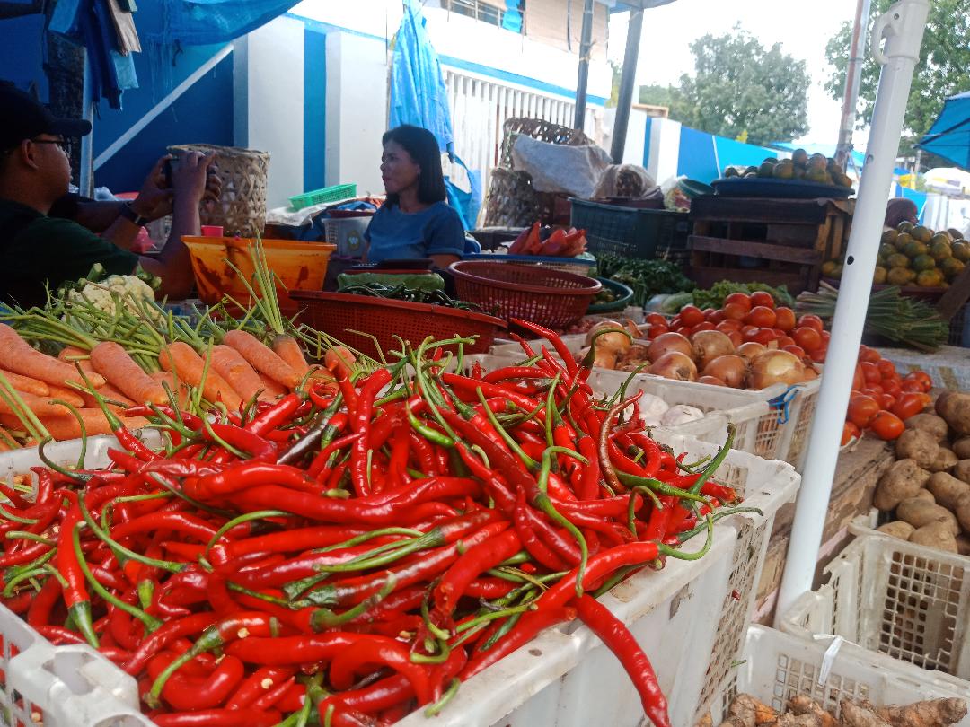 Purida salah seorang padangan cabai merah di Pasar Sibolga Nauli mengaku cabai merah alami kenaikan harga.