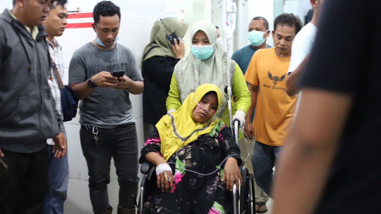 Salah satu korban keracunan gas PT Sorik Marapie Geothermal Power menjalani perawatan.
