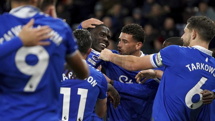 Everton kena sanksi pengurangan 10 poin pada November 2023. Merseyside Biru dinyatakan bersalah melanggar aturan laba dan keberlanjutan dalam tiga periode tahunan 2021/2022.